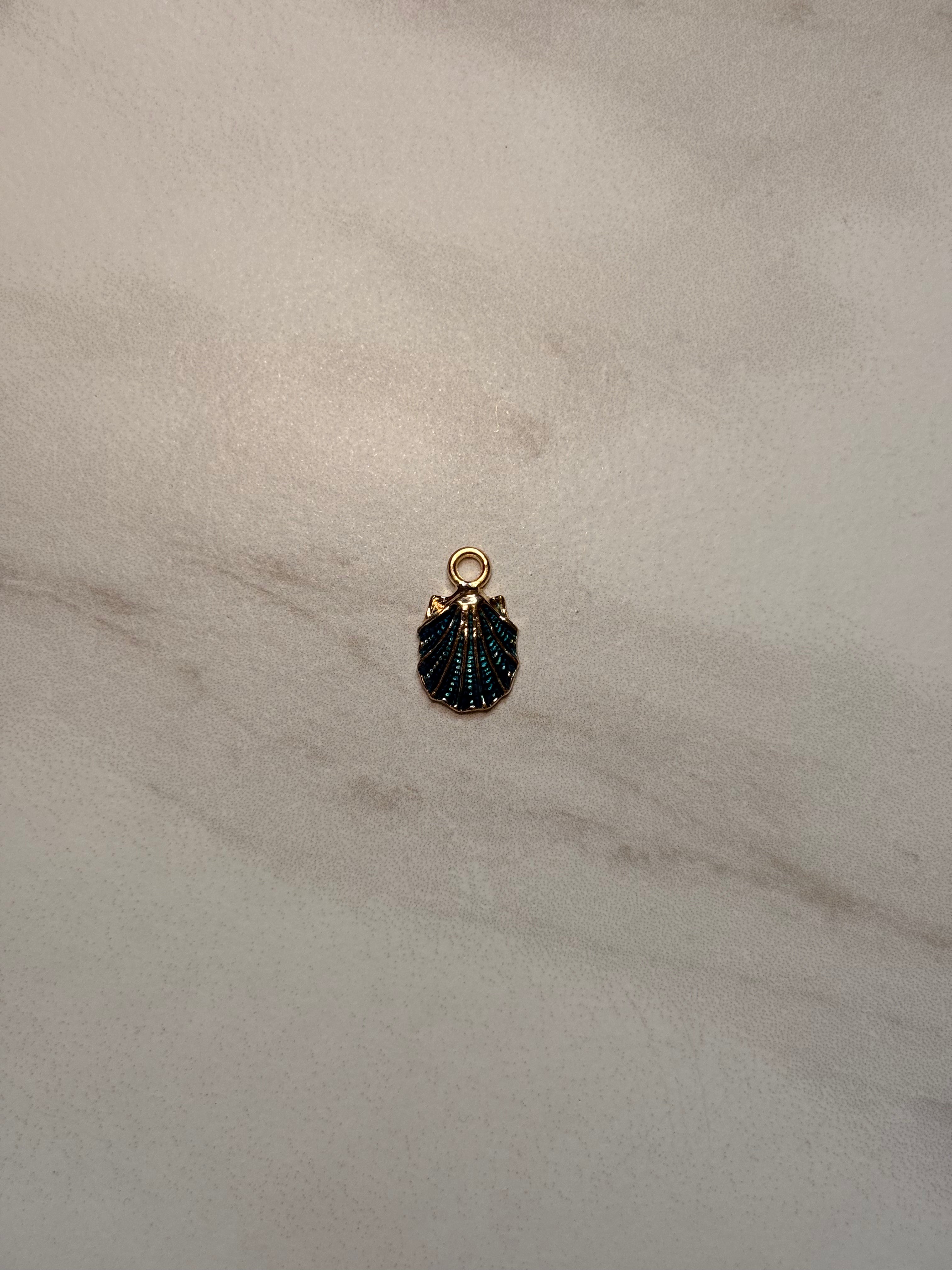 Gold Colored Clam Shell Charm