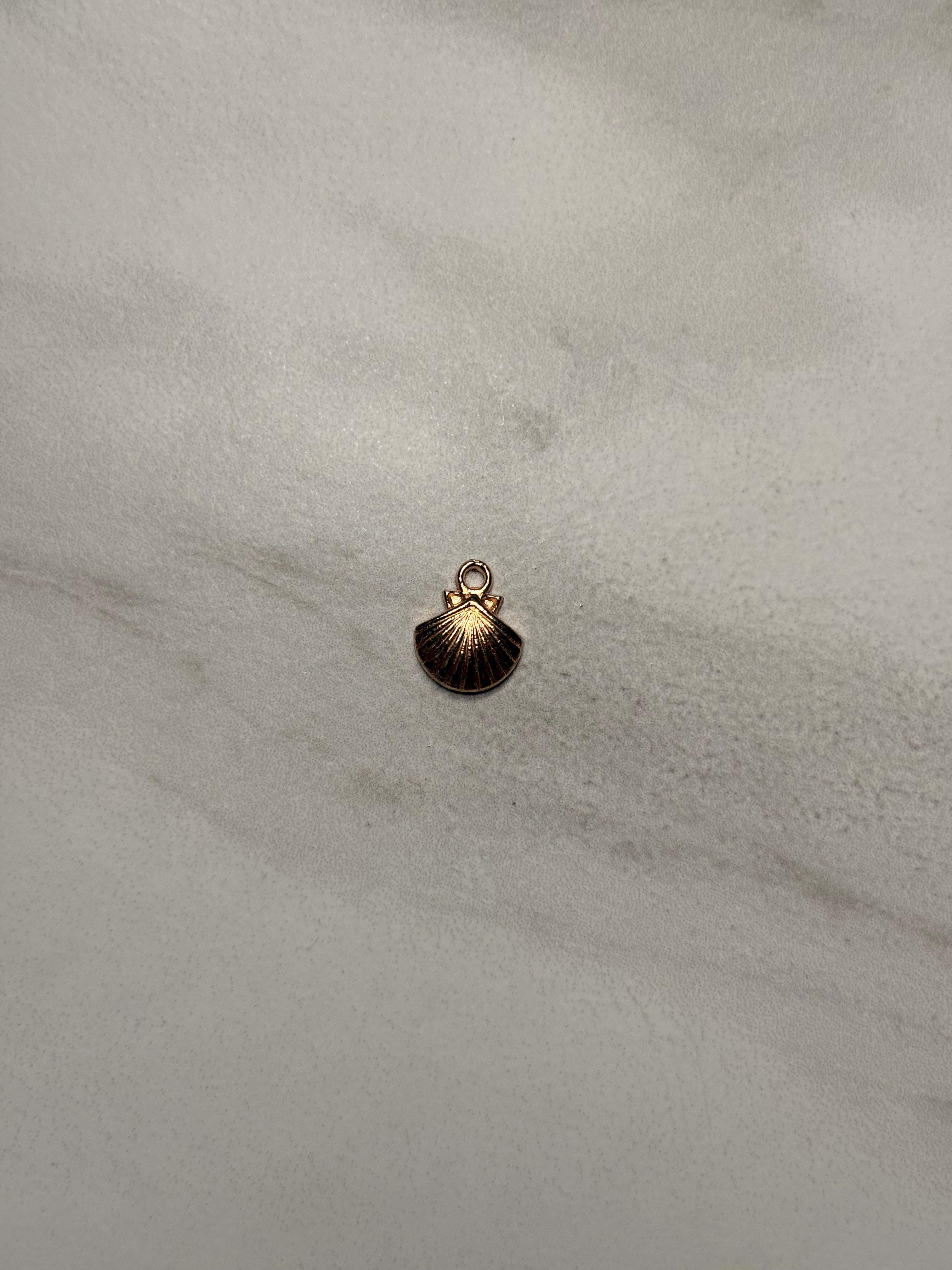 Shell Charms (Light Gold)