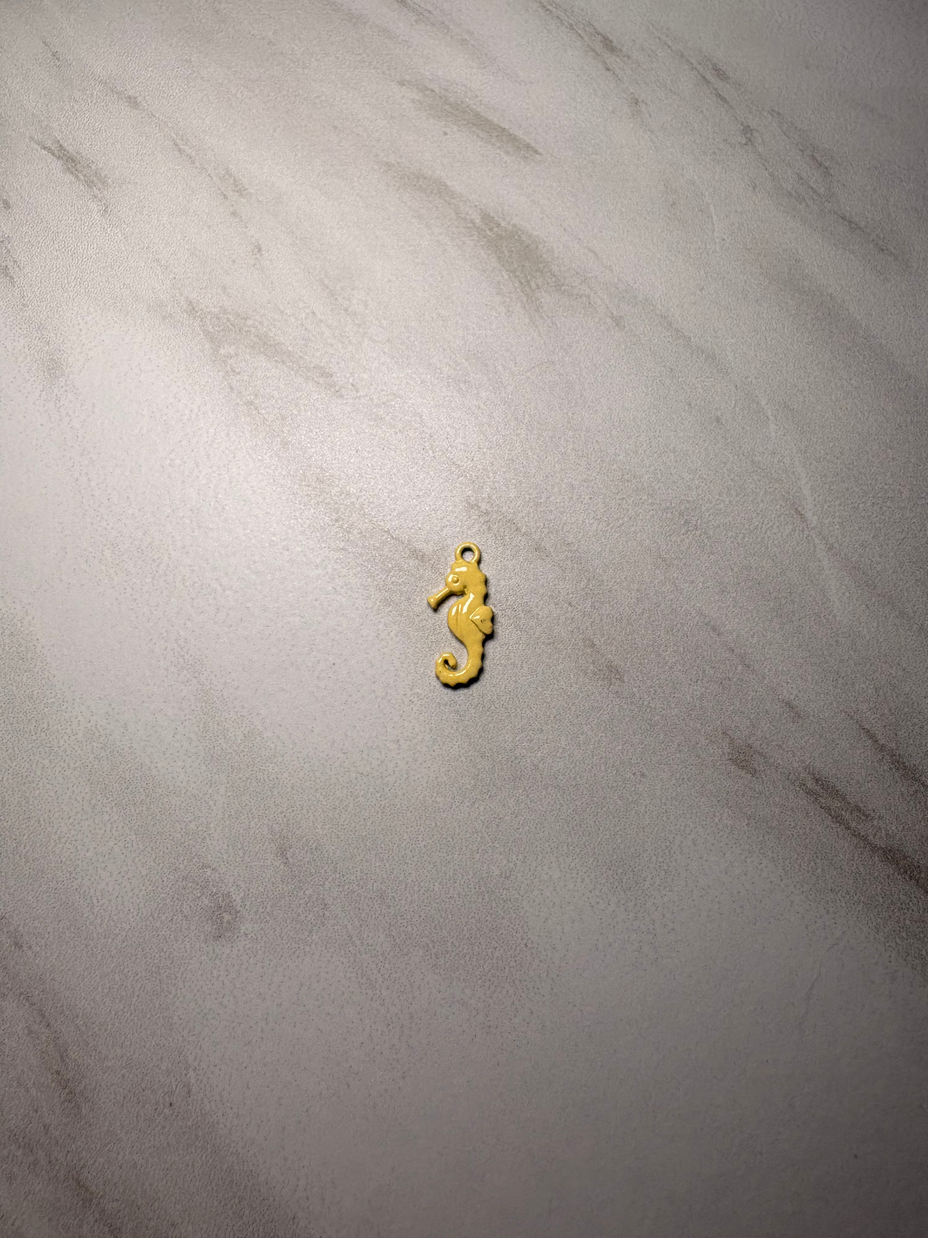 Solid Yellow Seahorse Pend